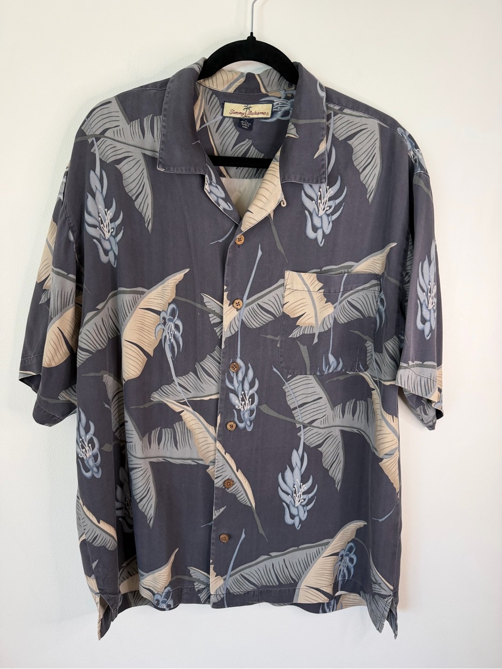 Tommy Bahama 100% silk Hawaiian shirt button down size men large tropical beach